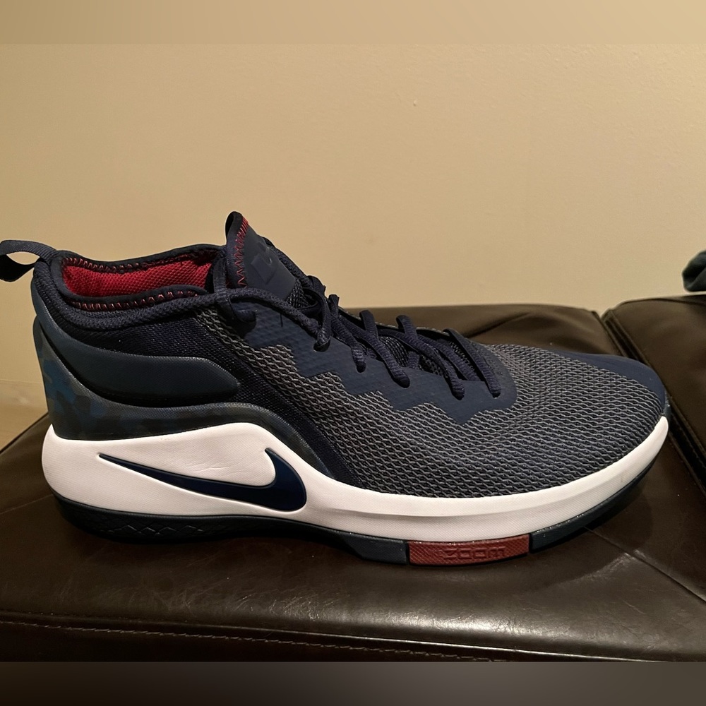 Lebron Witness II College Navy/Team Red Size 13